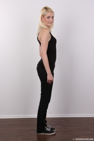 Blonde hottie wearing all black shirt, p - Picture 3