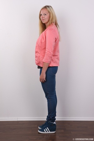 Cute blonde wearing pink jacket, black s - Picture 3