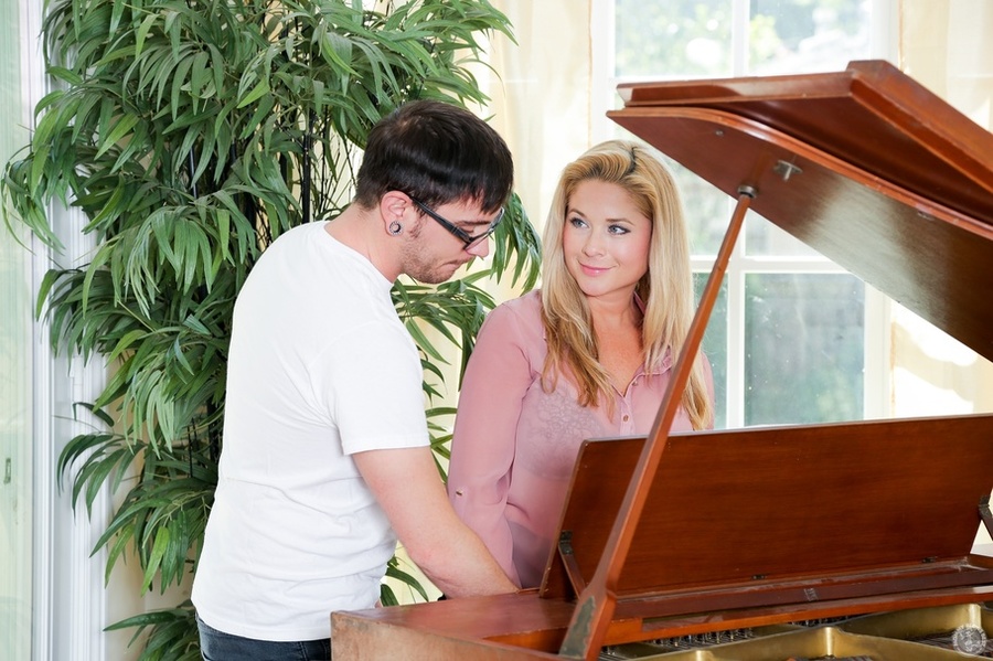 Yummy bimbo in a sheer pink blouse blows a  - XXX Dessert - Picture 5