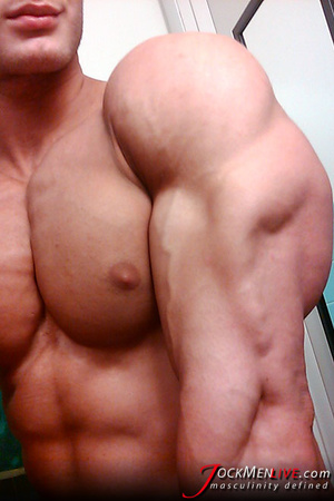 Cool pics and selfies with brunette musclebound guy - XXXonXXX - Pic 5