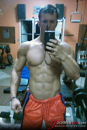 Cool pics and selfies with brunette musclebound guy - Picture 7
