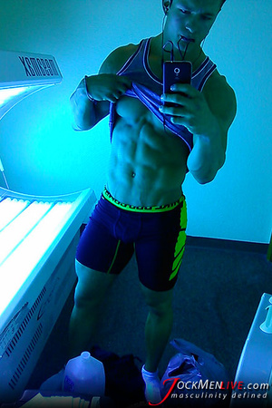 Cool pics and selfies with brunette musclebound guy - XXXonXXX - Pic 9