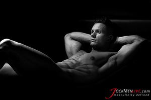 Huge hung flaunting his big muscular body for your pleasure - XXXonXXX - Pic 3