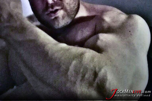 This bearded hung adores demonstrating his huge arms and pumped body - Picture 2