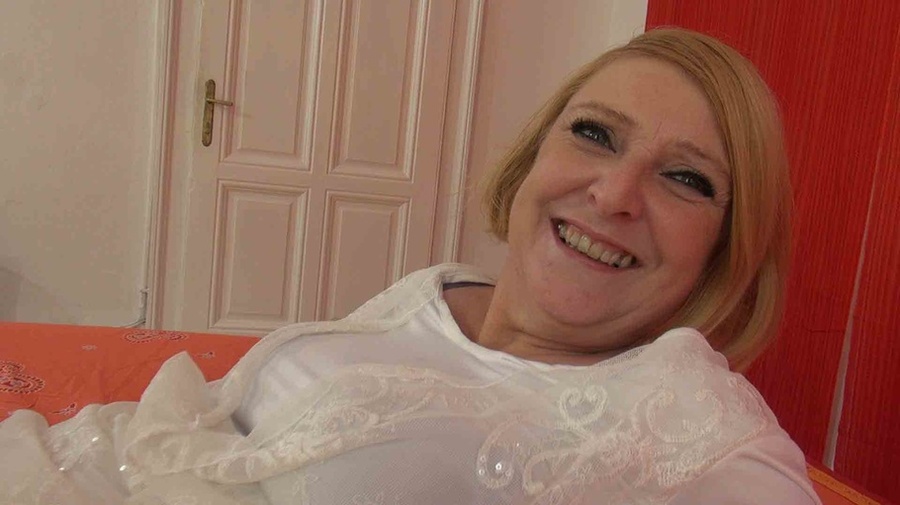 Matured milf with golden hair gets her aging pussy filled with a protected dick - XXXonXXX - Pic 1