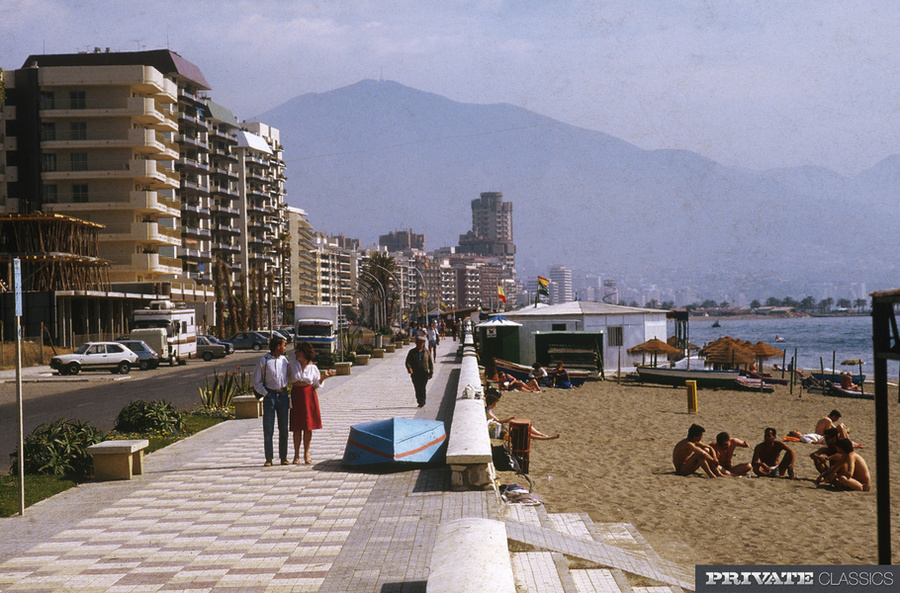 Lovely babe wearing white blouse and red sk - XXX Dessert - Picture 1