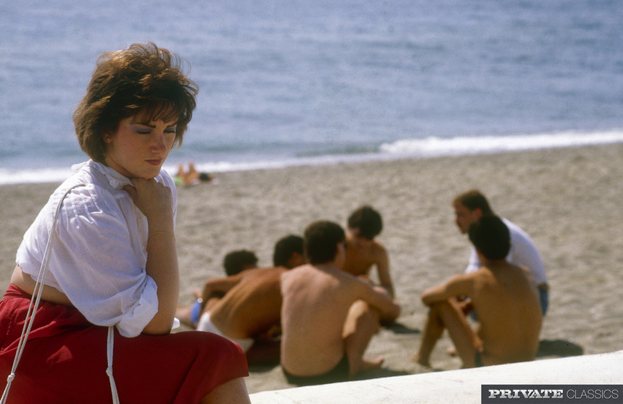 Lovely babe wearing white blouse and red sk - XXX Dessert - Picture 2