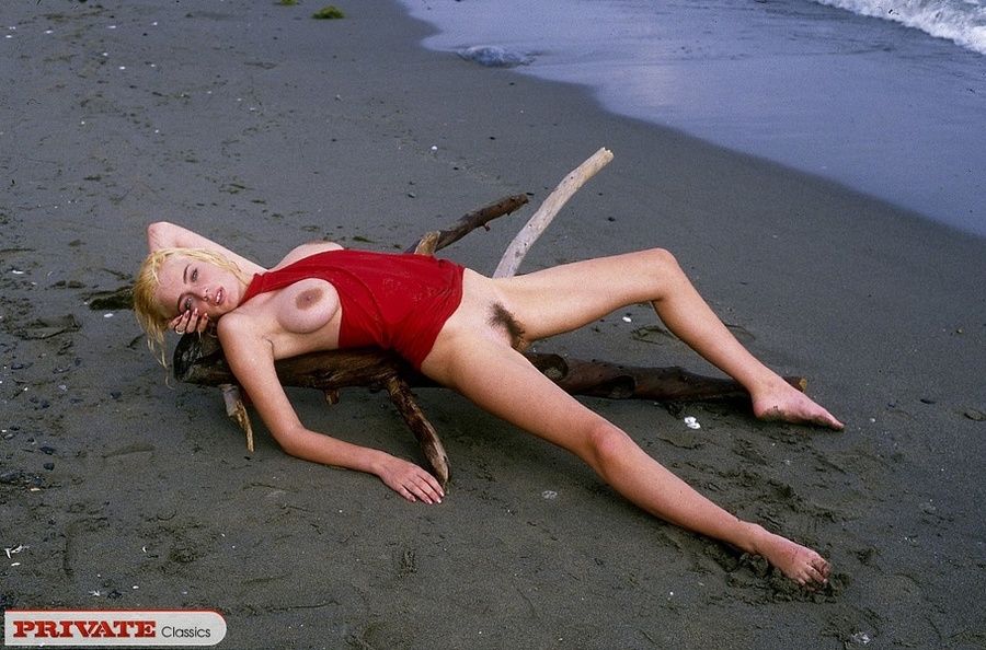 Stunning blonde displays her soggy boobs an - XXX Dessert - Picture 7