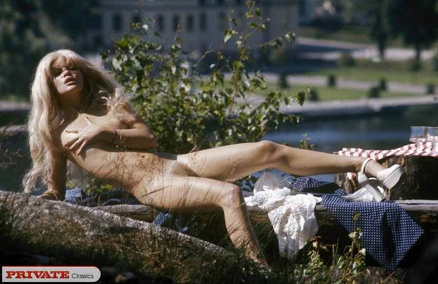 Gorgeous ladies loves to tease with their h - XXX Dessert - Picture 2