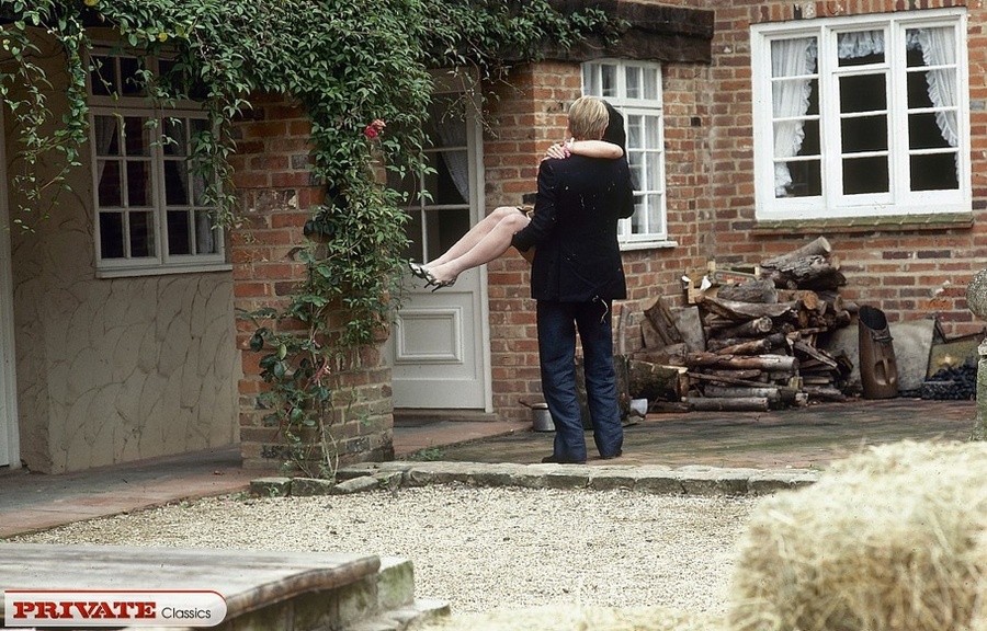 Gorgeous chick wearing red blouse, yellow s - XXX Dessert - Picture 9