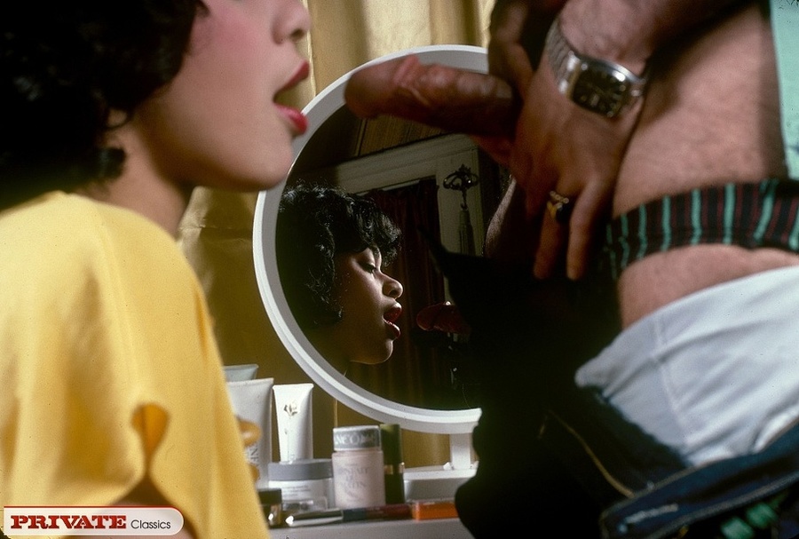 Hot chick wearing yellow dress and blue gre - XXX Dessert - Picture 2