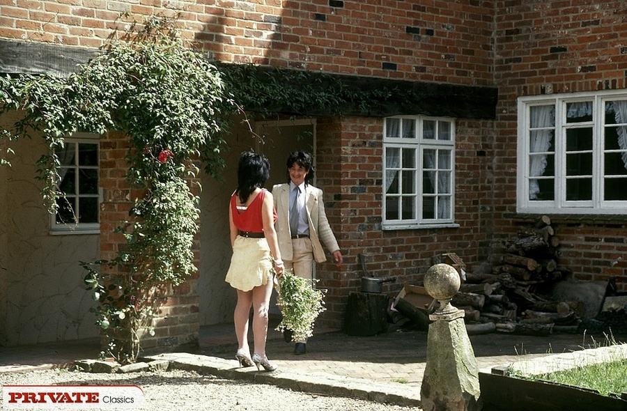 Beautiful babe wearing red blouse, yellow s - XXX Dessert - Picture 3