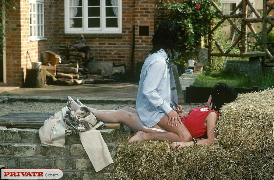 Beautiful babe wearing red blouse, yellow s - XXX Dessert - Picture 7