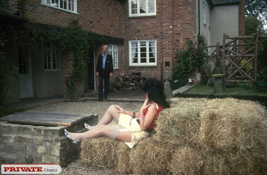 Beautiful babe wearing red blouse, yellow s - XXX Dessert - Picture 8