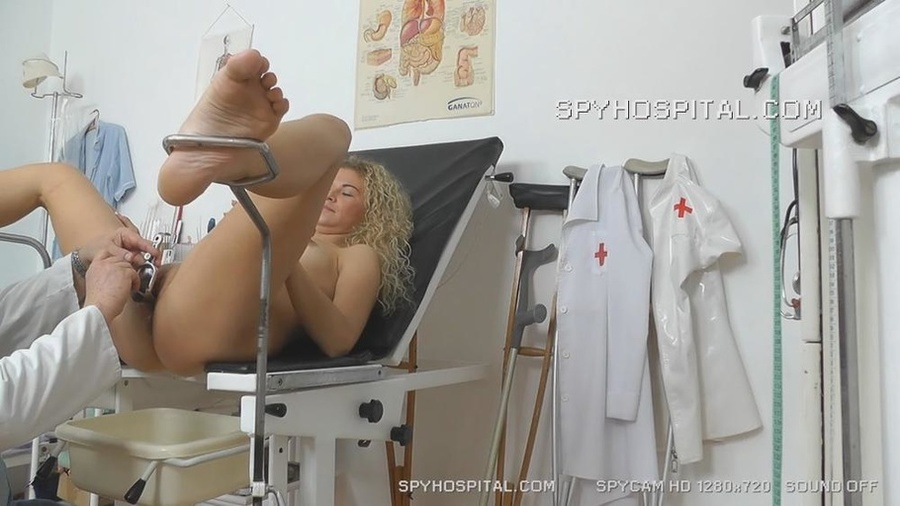 Curly blonde bends over on a white hospital bed then lets her doctor finger her ass before he plants a long stick inside it then she lets him insert a metal speculum in her crack while she spreads wide on a black chair. - XXXonXXX - Pic 5