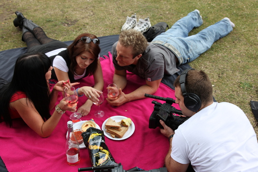 Handsome fucker is licking two twats in tur - XXX Dessert - Picture 3