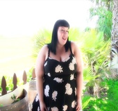 Large babe in black and white floral dress lifts up her skirt and pisses