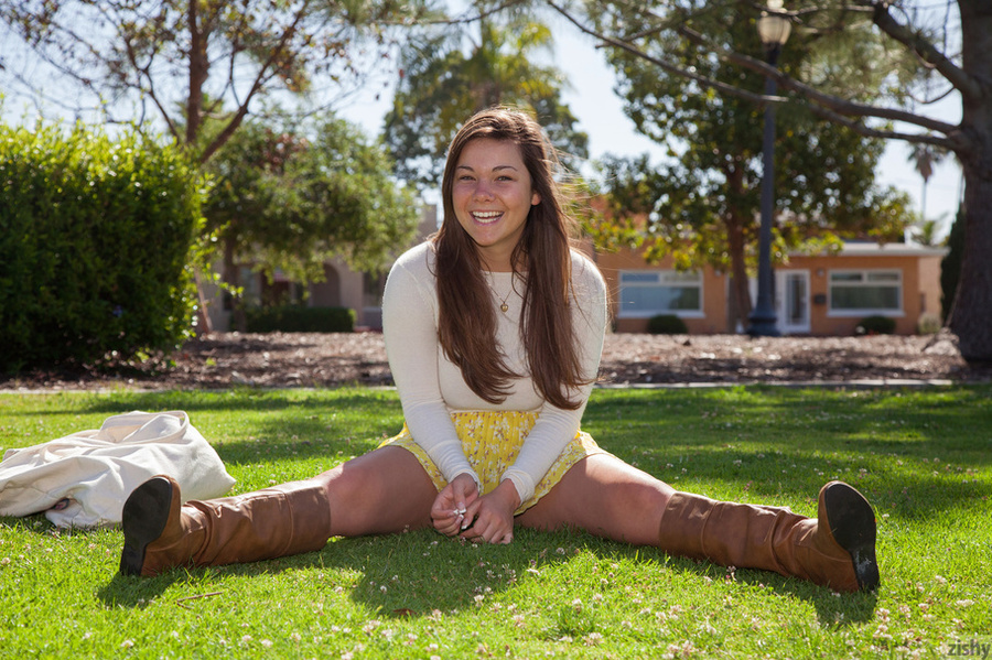 Busty teen brunette in a yellow skirt and h - XXX Dessert - Picture 2