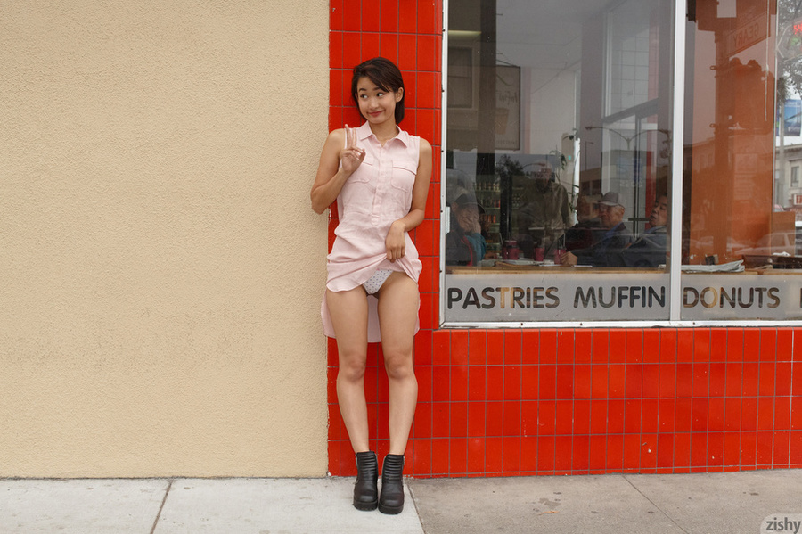 Amazing Asian teen in glasses and pink dres - XXX Dessert - Picture 1