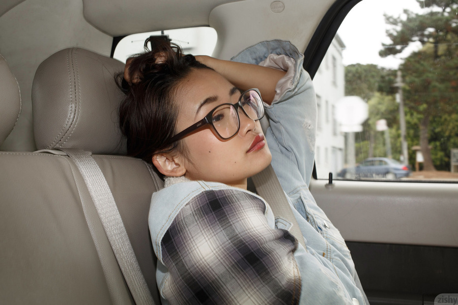 Amazing Asian teen in glasses and pink dres - XXX Dessert - Picture 3