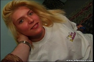 Blonde bombshell in white shirt and jeans shorts sits on a green and maroon bed then talks about how she loves to be a pornstar. - XXXonXXX - Pic 1