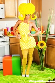 Gal in yellow pantyhose pokes her pussy with a green zucchini at the kitchen.