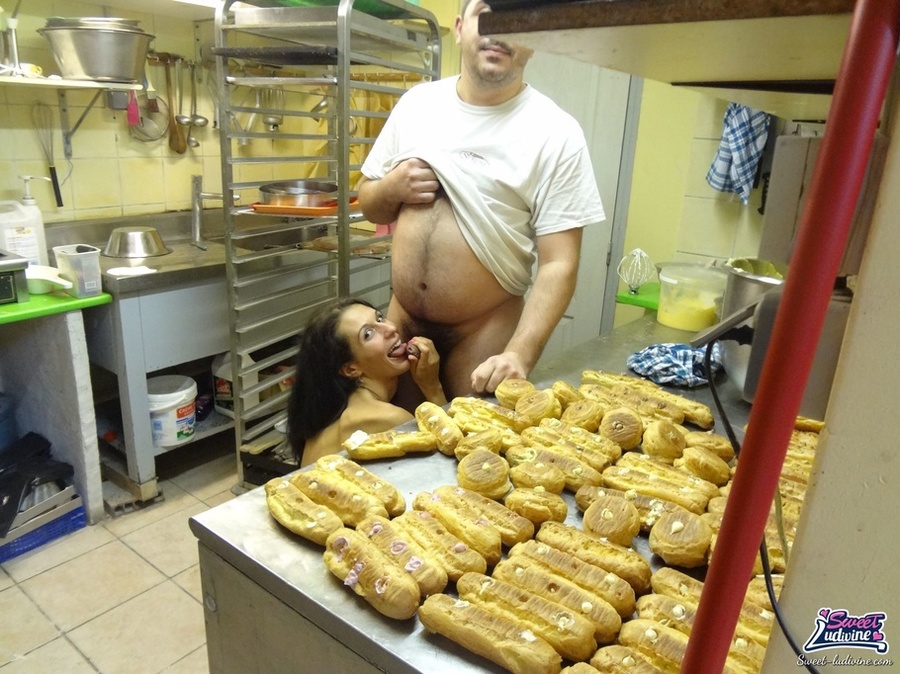 Lovely naked broad blows the baker’s boner at the bakery. - XXXonXXX - Pic 3