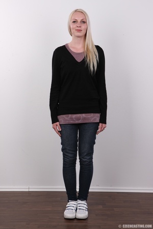 Excellent floozy in a in a black sweater - Picture 2