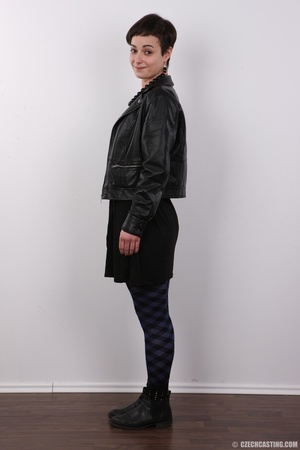 Dreamy strumpet in a black leather jacke - Picture 3