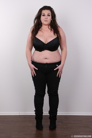 Adorable chunky harlot in black undoes e - Picture 4