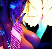 Banging babe posing her perfect body before she bares her big hot boobs