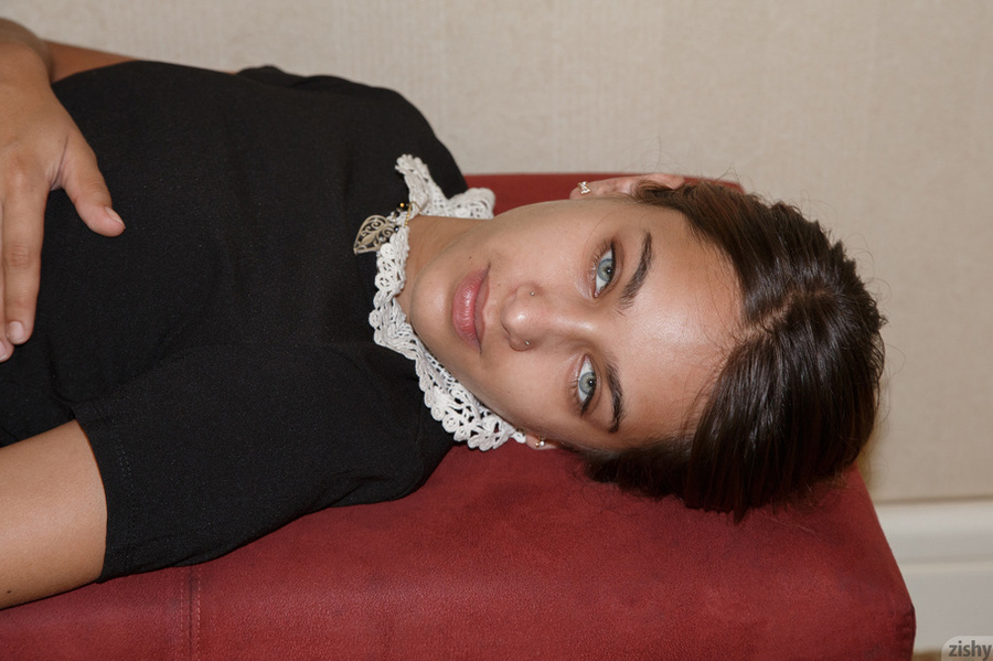 Skinny hottie walks around the hotel wearin - XXX Dessert - Picture 5