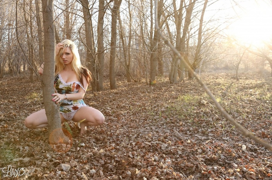 Stunning blonde babe pulls up her skirt and - XXX Dessert - Picture 5