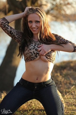 Stunning babe wearing hanging leopard sh - Picture 7