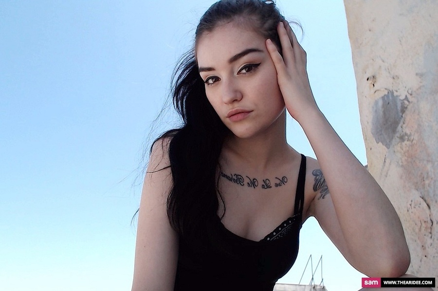 Stunning babe with tattoos wearing black sh - XXX Dessert - Picture 3