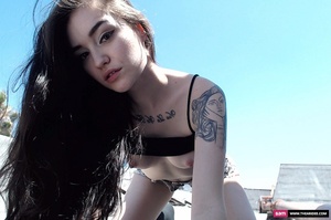 Stunning babe with tattoos wearing black - Picture 7