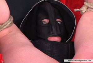Naked bitch with black leather mask enjo - Picture 4
