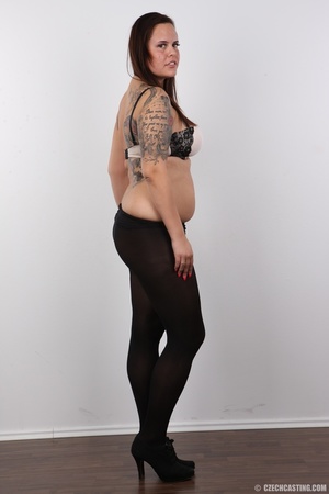 Tattooed tart is thick in the middle and - Picture 4