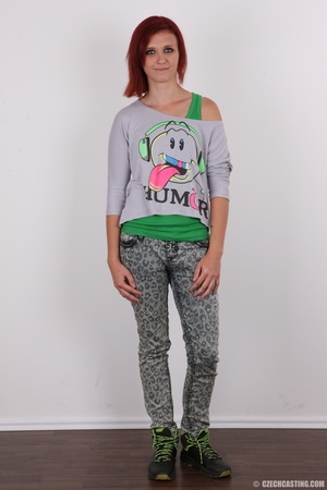 Redheads graphic tee and hot jeans come  - Picture 1