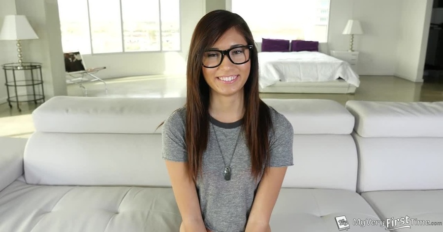 Brunette teen in glasses gets her pooper fi - XXX Dessert - Picture 4