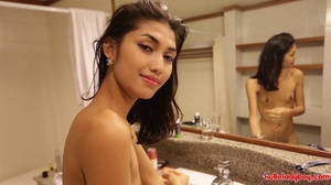 Thai beauty demonstrates sexual skills on the camera - Picture 12