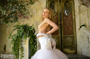 Teeny blonde takes off her bride dress and shows off - Picture 8