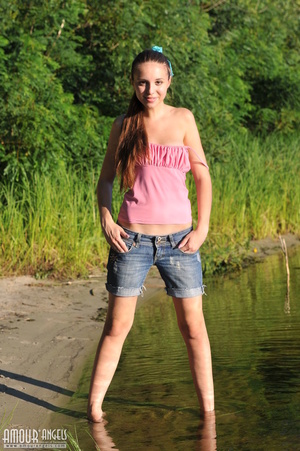 Brown haired teen gal posing outdoors with joy - XXXonXXX - Pic 1