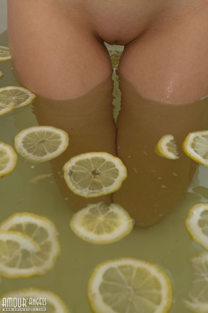 Blonde cutie takes a bath with many lemons - Picture 4