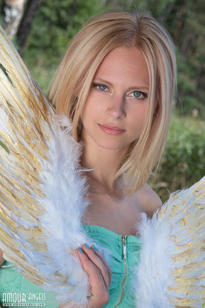 Blonde angel is ready to show her body outdoors - XXXonXXX - Pic 2