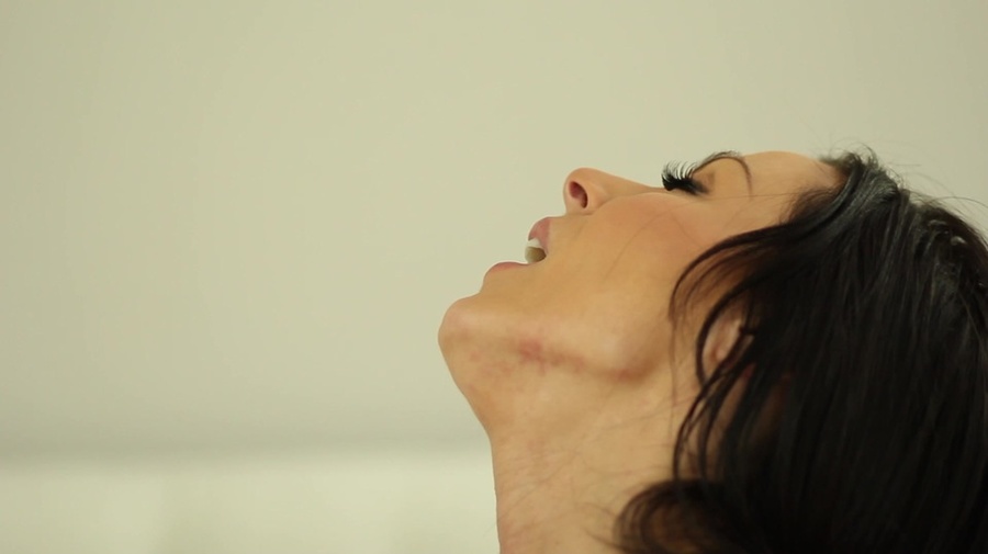 Marvelous brunette woman gets nailed by a h - XXX Dessert - Picture 6