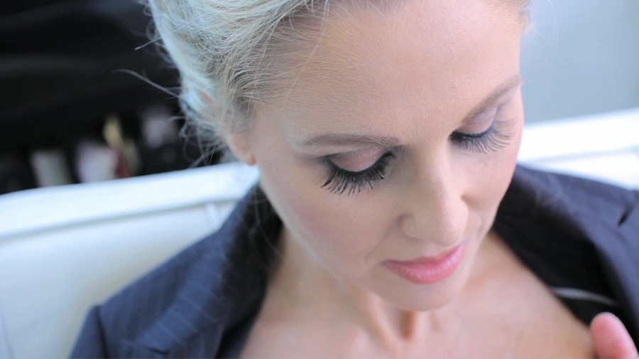 This elegant blonde slut with huge boobs wa - XXX Dessert - Picture 3