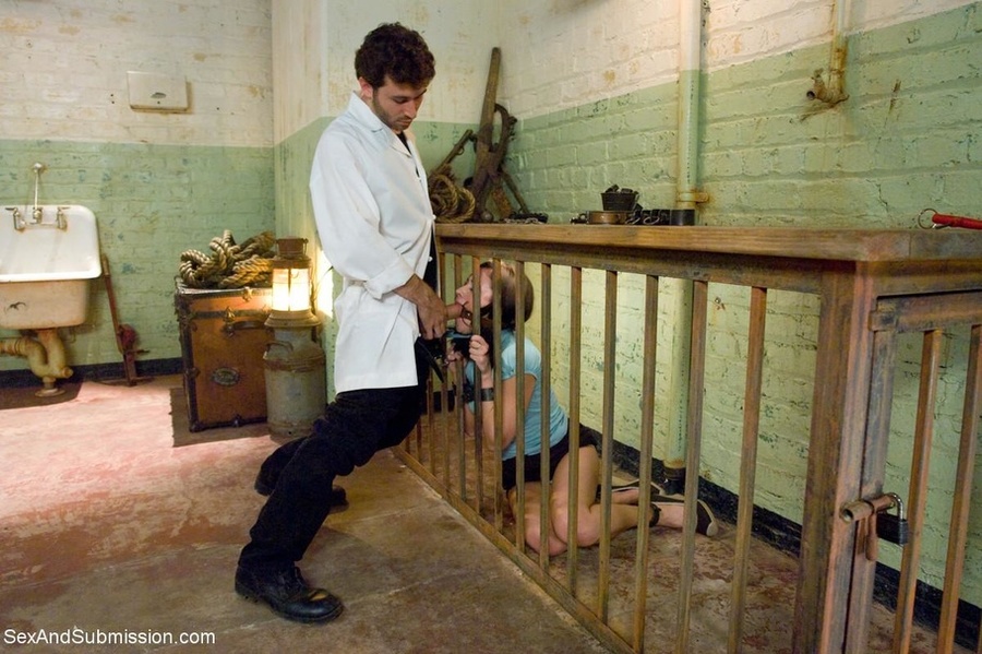 Man got his slave out from the cage for BDS - XXX Dessert - Picture 2