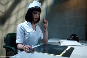 Sexy raven-haired nurse spent an unusual - Picture 4