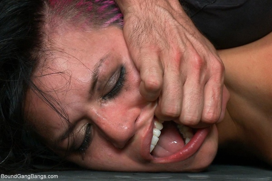 Sub can fit a fist in her pussy and is a se - XXX Dessert - Picture 7